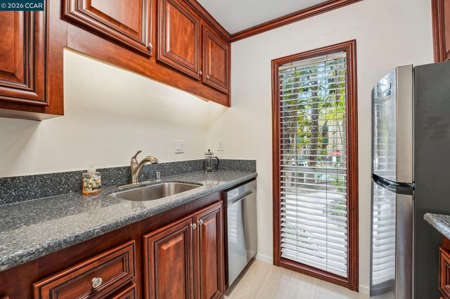 150 Sharene Ln 103, Walnut Creek, CA 94596