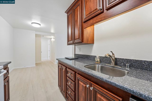 150 Sharene Ln 103, Walnut Creek, CA 94596