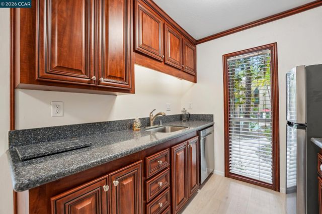 150 Sharene Ln 103, Walnut Creek, CA 94596