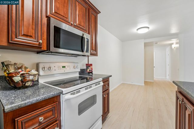 150 Sharene Ln 103, Walnut Creek, CA 94596