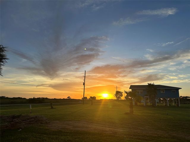 540 Bayou Avenue, Anahuac, TX 77514