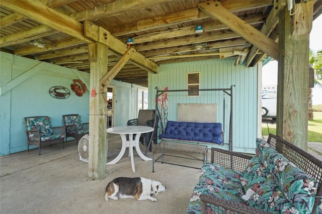 540 Bayou Avenue, Anahuac, TX 77514