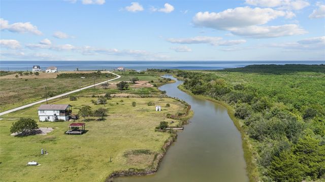 540 Bayou Avenue, Anahuac, TX 77514