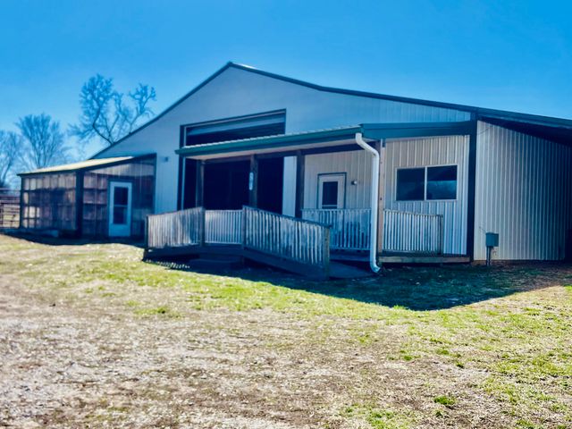 11 S Dade 203, Everton, MO 65646