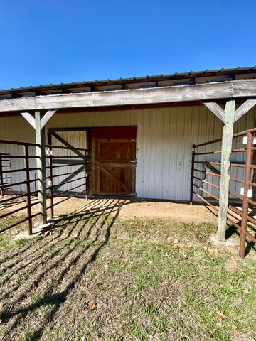 11 S Dade 203, Everton, MO 65646