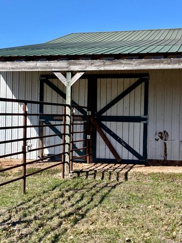 11 S Dade 203, Everton, MO 65646