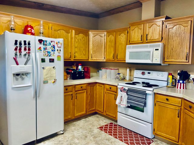 11 S Dade 203, Everton, MO 65646