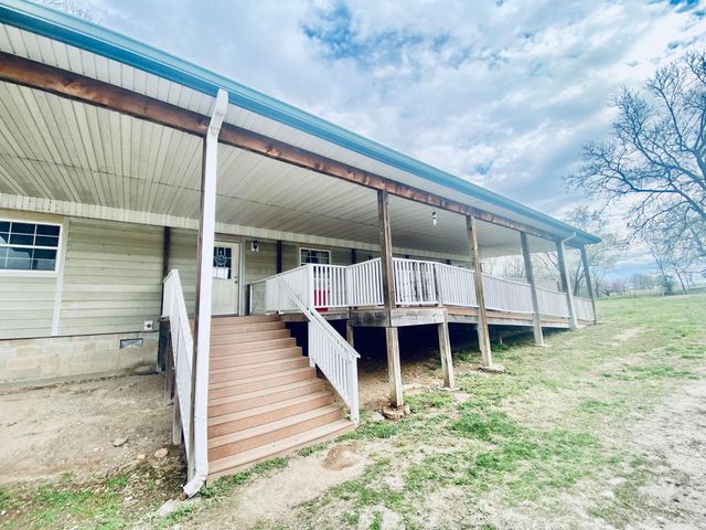 11 S Dade 203, Everton, MO 65646