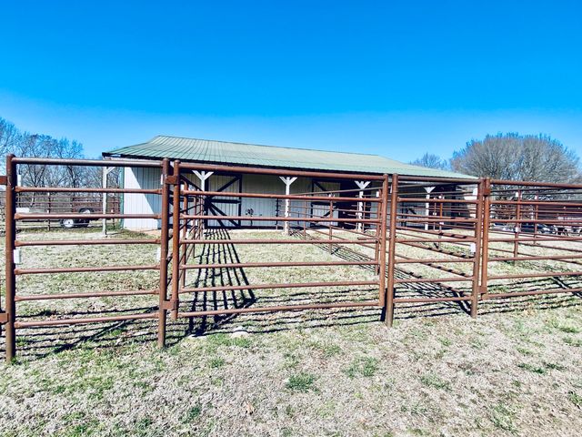 11 S Dade 203, Everton, MO 65646