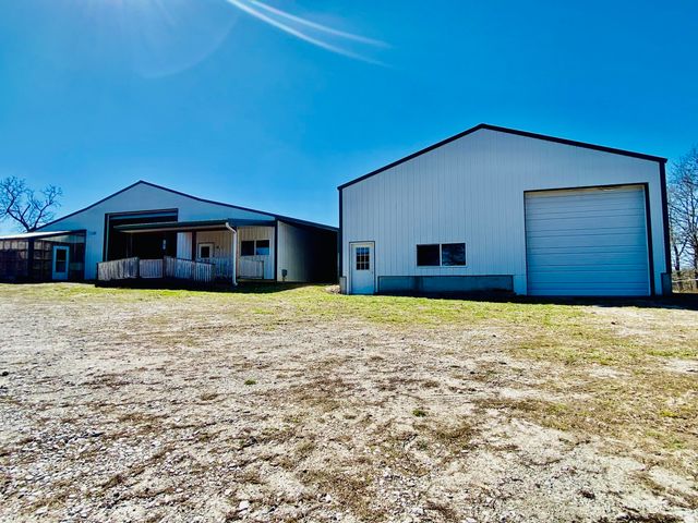 11 S Dade 203, Everton, MO 65646