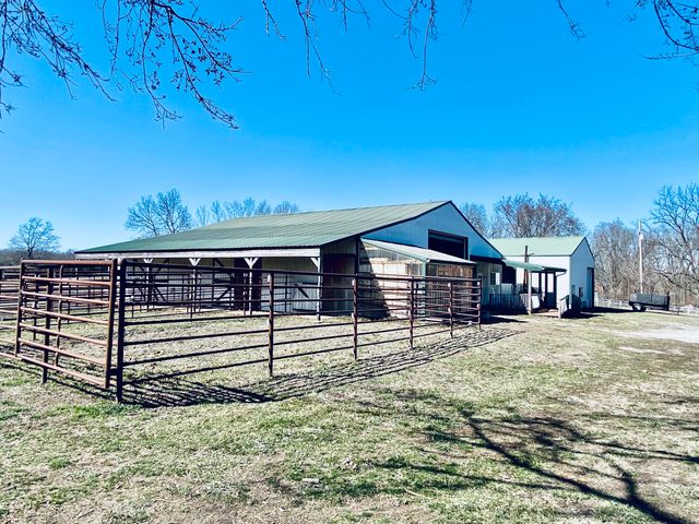 11 S Dade 203, Everton, MO 65646