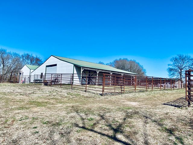 11 S Dade 203, Everton, MO 65646