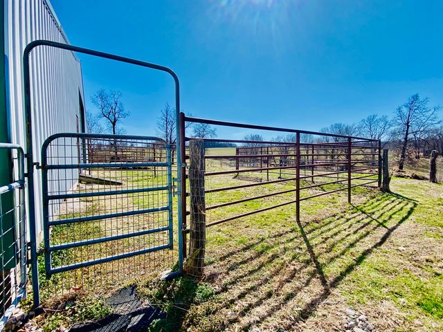 11 S Dade 203, Everton, MO 65646