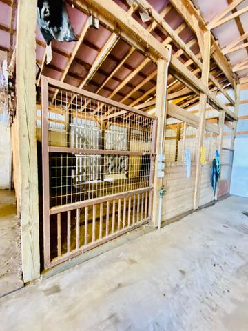 11 S Dade 203, Everton, MO 65646