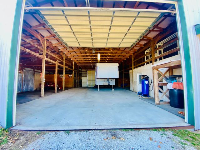 11 S Dade 203, Everton, MO 65646