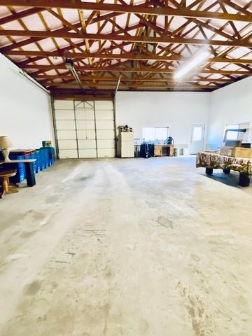 11 S Dade 203, Everton, MO 65646