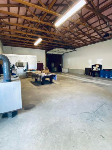 11 S Dade 203, Everton, MO 65646