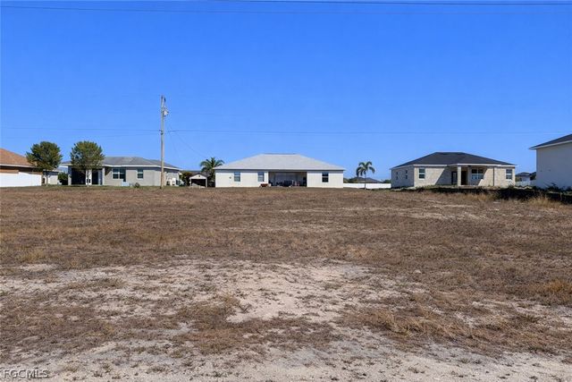 929 Nelson RD N, Cape Coral, FL 33993