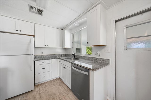 195 S FIJI CIRCLE, Englewood, FL 34223
