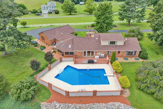 270 Parkside LN, Rocky Mount, VA 24151