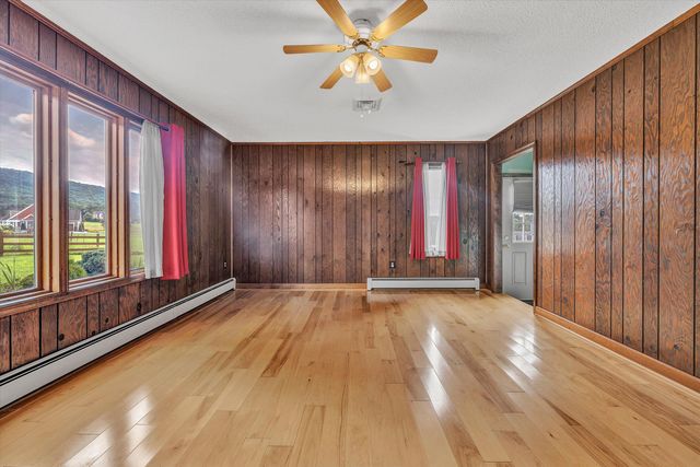 270 Parkside LN, Rocky Mount, VA 24151