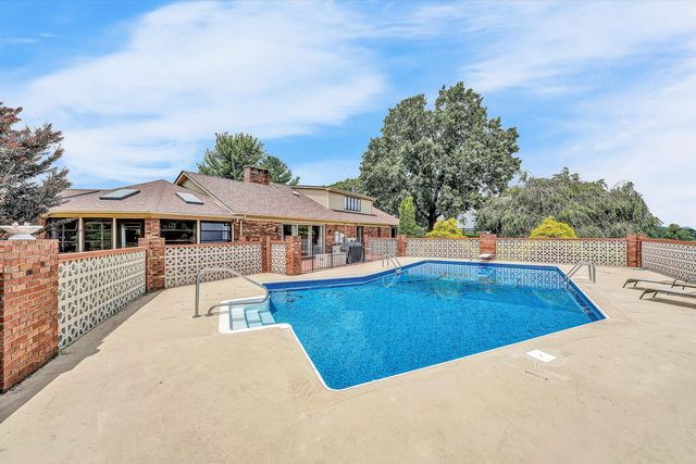 270 Parkside LN, Rocky Mount, VA 24151