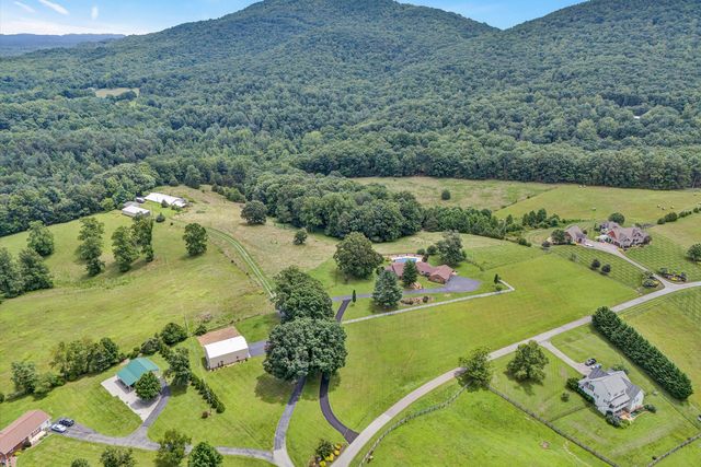 270 Parkside LN, Rocky Mount, VA 24151