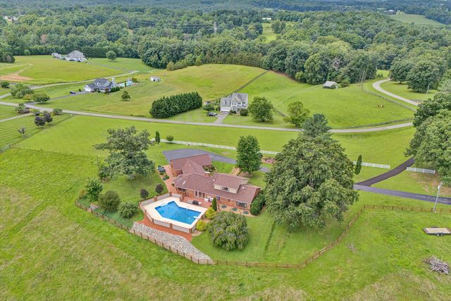 270 Parkside LN, Rocky Mount, VA 24151