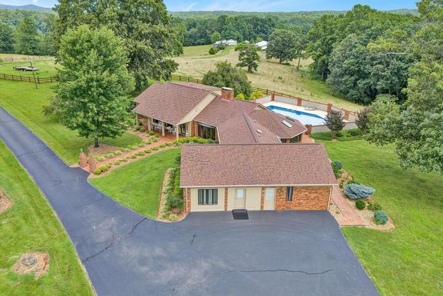 270 Parkside LN, Rocky Mount, VA 24151