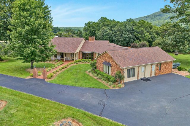 270 Parkside LN, Rocky Mount, VA 24151