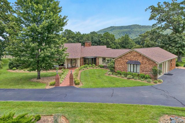 270 Parkside LN, Rocky Mount, VA 24151