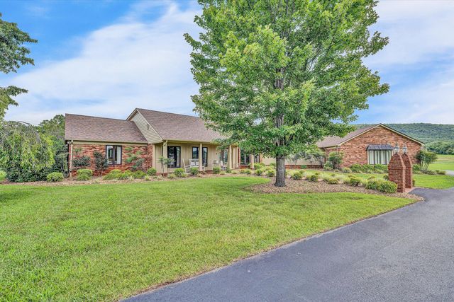 270 Parkside LN, Rocky Mount, VA 24151