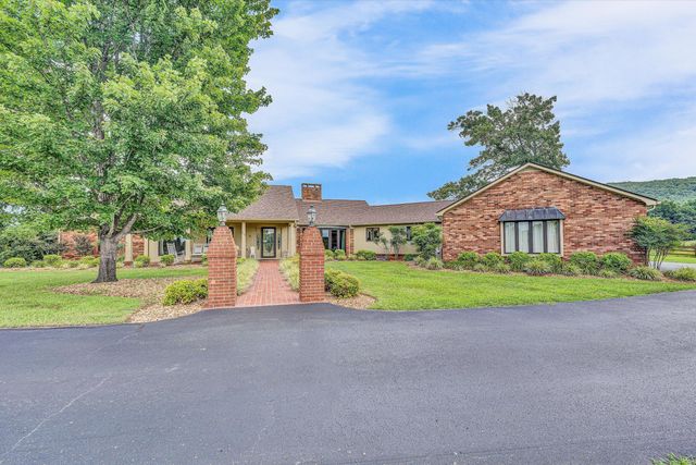 270 Parkside LN, Rocky Mount, VA 24151