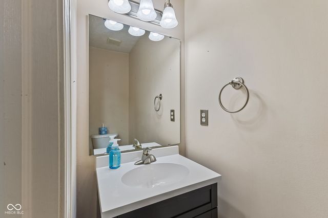 2104 Napa Circle, Indianapolis, IN 46214