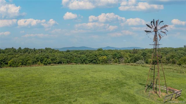 151 Rowe Road, Red Hook, NY 12571