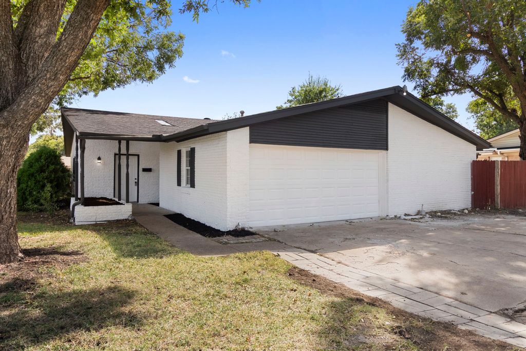 2000 E Park Row Drive, Arlington, TX 76010