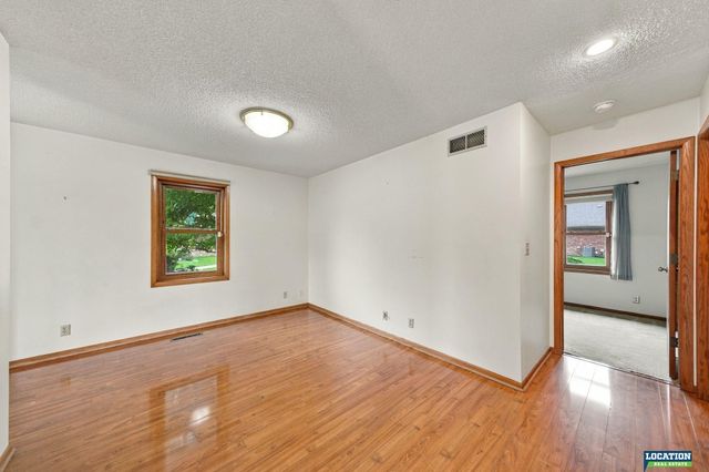 6625 Shenandoah Court, Lincoln, NE 68501