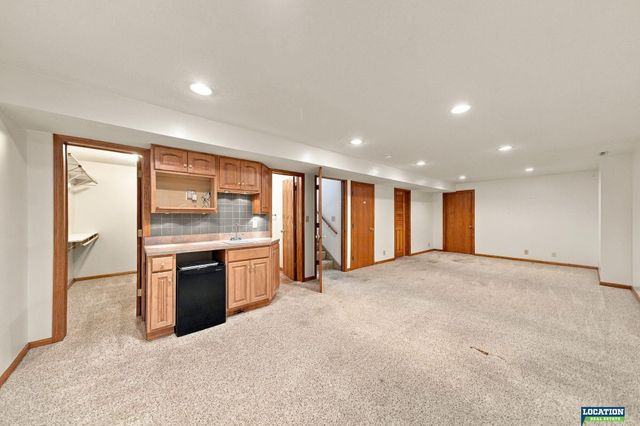 6625 Shenandoah Court, Lincoln, NE 68501