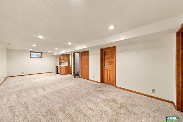 6625 Shenandoah Court, Lincoln, NE 68501