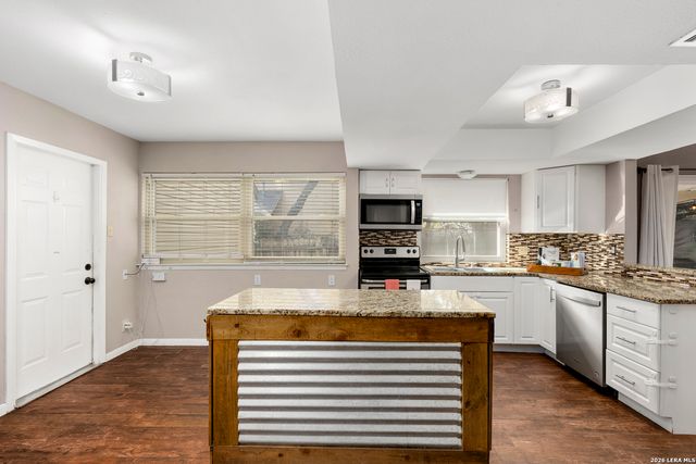 8507 TIMBER CREST ST, San Antonio, TX 78250