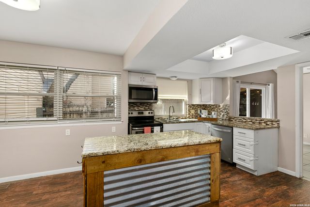 8507 TIMBER CREST ST, San Antonio, TX 78250