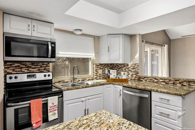 8507 TIMBER CREST ST, San Antonio, TX 78250