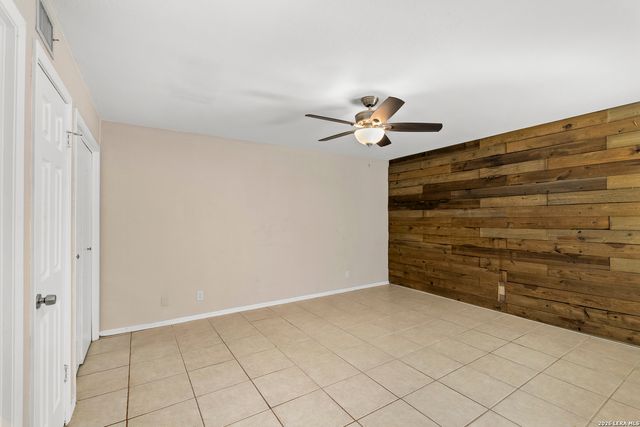 8507 TIMBER CREST ST, San Antonio, TX 78250