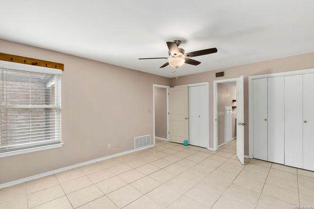 8507 TIMBER CREST ST, San Antonio, TX 78250