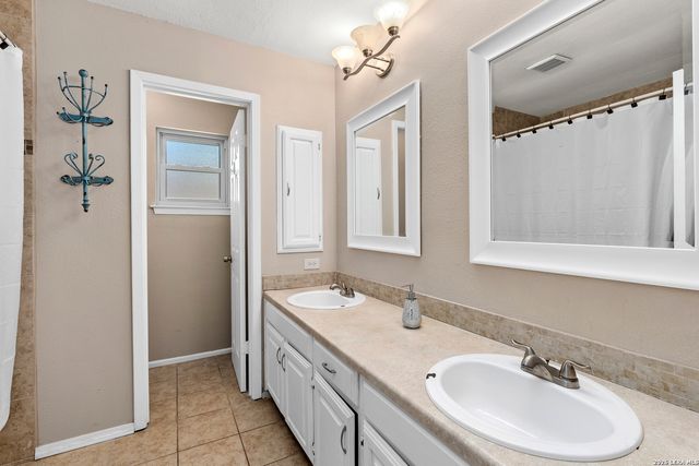 8507 TIMBER CREST ST, San Antonio, TX 78250