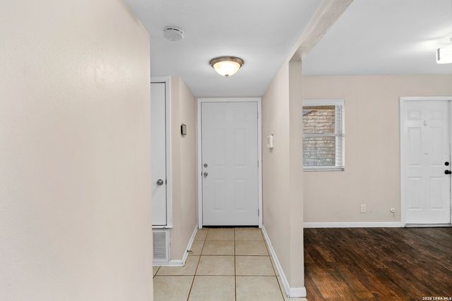 8507 TIMBER CREST ST, San Antonio, TX 78250