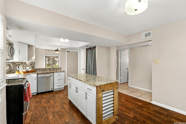 8507 TIMBER CREST ST, San Antonio, TX 78250