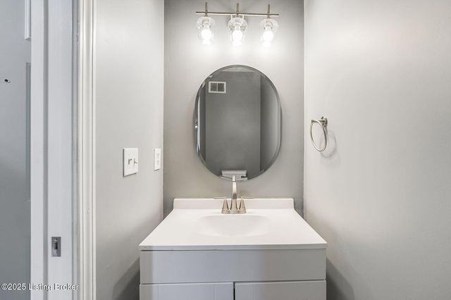 5501 Forest Lake Dr, Prospect, KY 40059