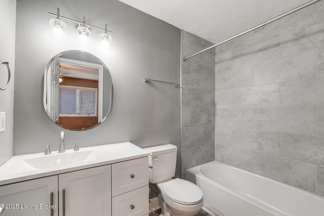 5501 Forest Lake Dr, Prospect, KY 40059