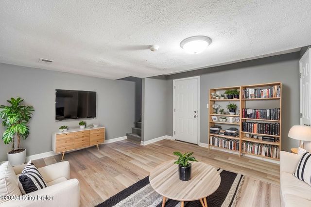 5501 Forest Lake Dr, Prospect, KY 40059